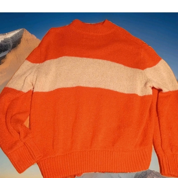 3 For $15 Sale Aerie Women's Bold Orange and Cream Colorblock Sweater Large - Picture 4 of 4